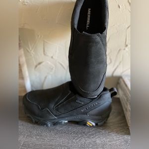 Brand new  Men's Merrell ColdPack 3 Thermo Moc Waterproof Color: Black size 8
